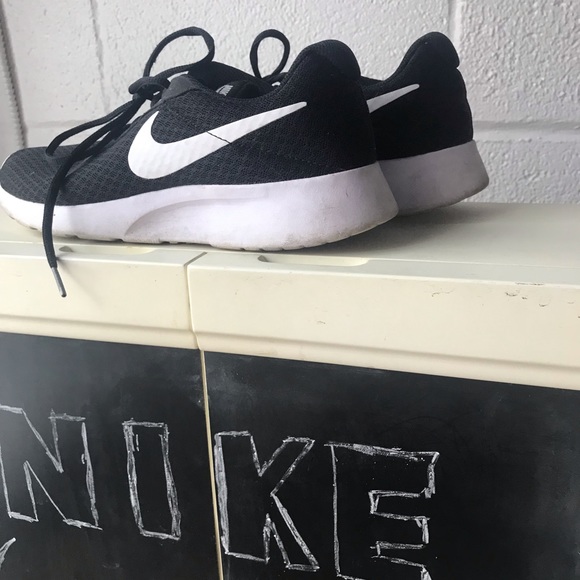 Black w: White swoosh Nike - Picture 4 of 13